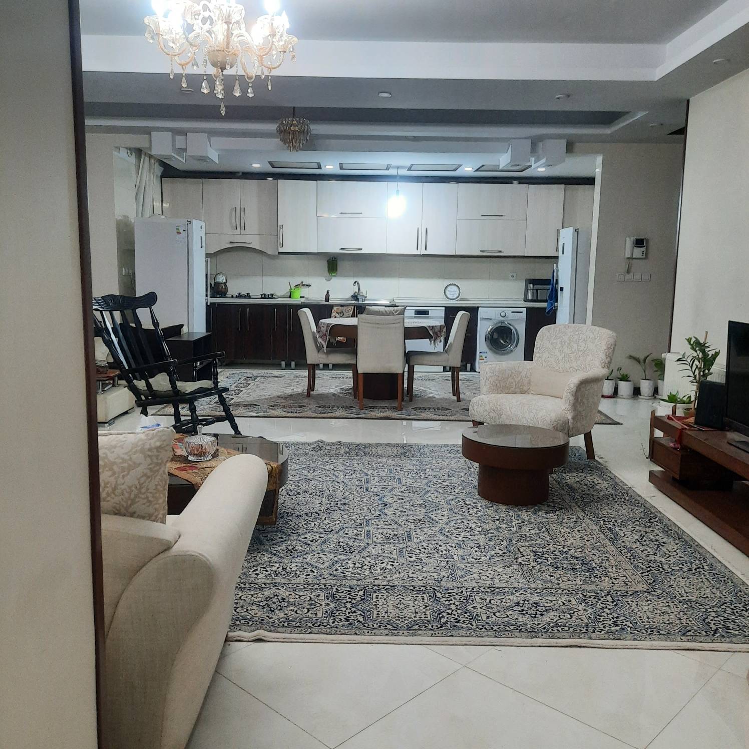 آپارتمان آقای عاشوری_تهران_محله ی نارمک جنوبی